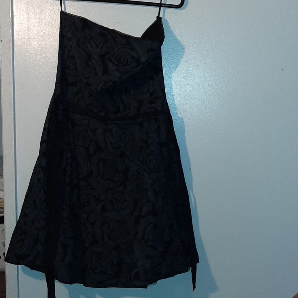 Dress - Picture 4 of 4